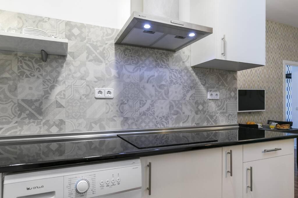 Apartamentos Plaza De Pedro Zerolo I Madrid Bagian luar foto