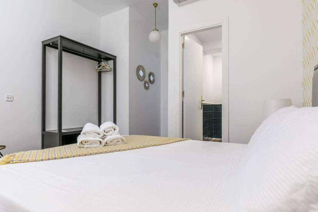 Apartamentos Plaza De Pedro Zerolo I Madrid Bagian luar foto